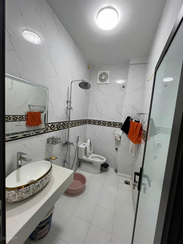 Bán nhà trần khát chân 50m2 5 tầng thang máy 6 ngủ giá 12.5 tỷ