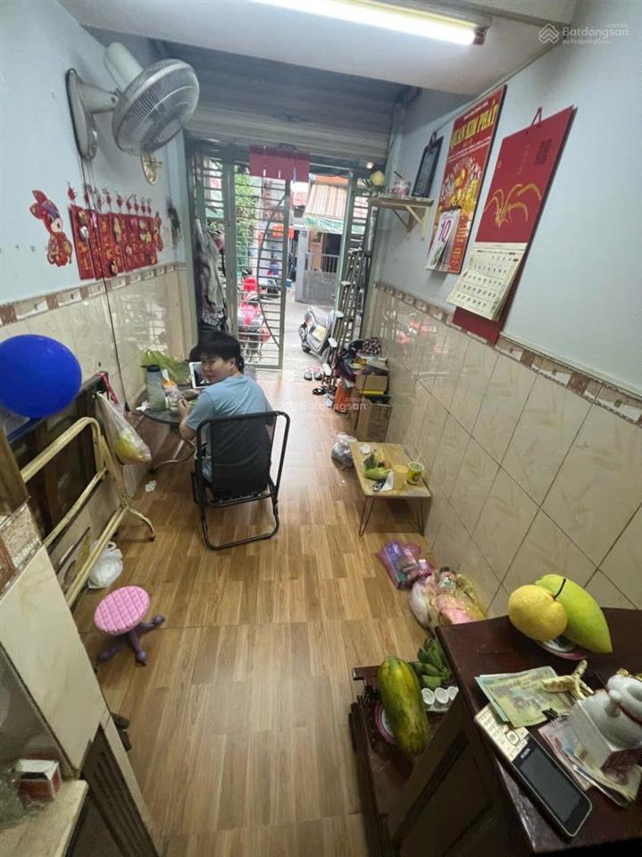 Kẹt tiền chính chủ cần bán gấp nhà hẻm 8m tạ uyên, p.7, q.11 giá tốt chỉ 4,x tỷ (x mẫu giáo)