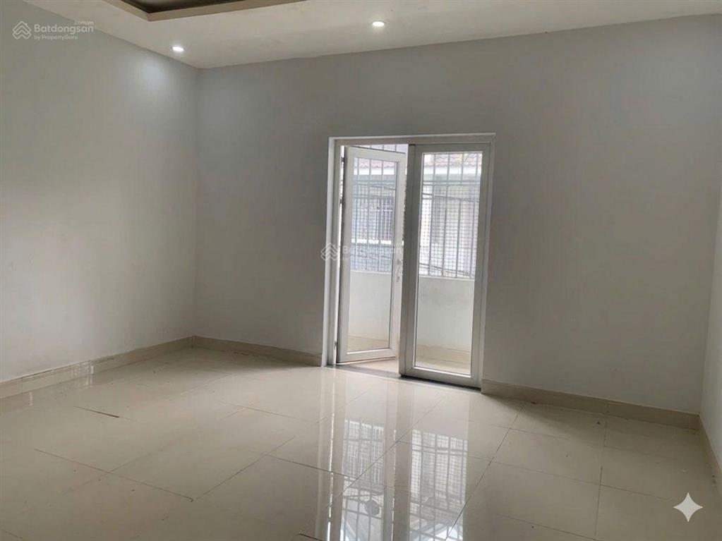 Căn 3 tầng đẹp đồng bộ hẻm xe hơi rộng giá 5.7 tỷ