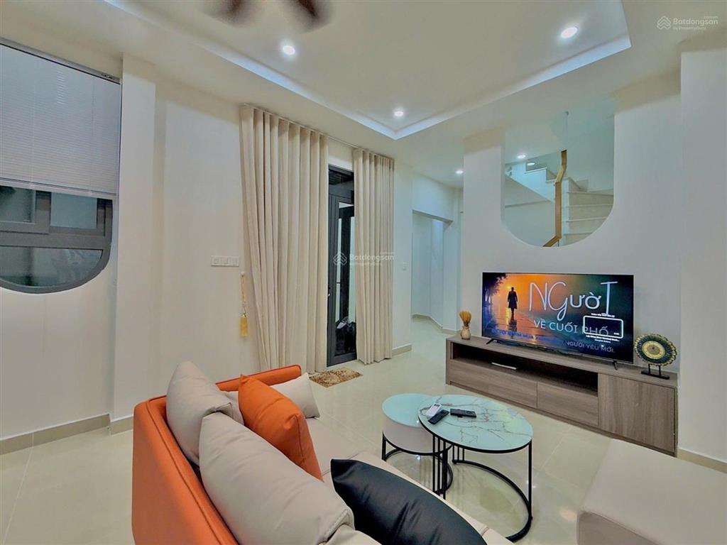 Nhà mới tinh tặng full nội thất cạnh citiland giá 5.68 tỷ tl