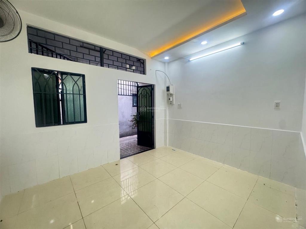 Nhà phạm văn đồng  ngay công viên gia định  chỉ 3.45 tỷ