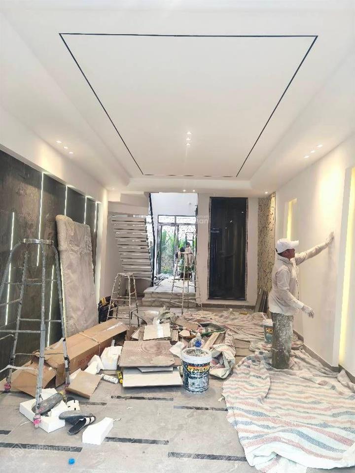 Nhà 5 tầng hiện đại, thang máy, hẻm 10m xe tảihoàn công đủdân trí cao