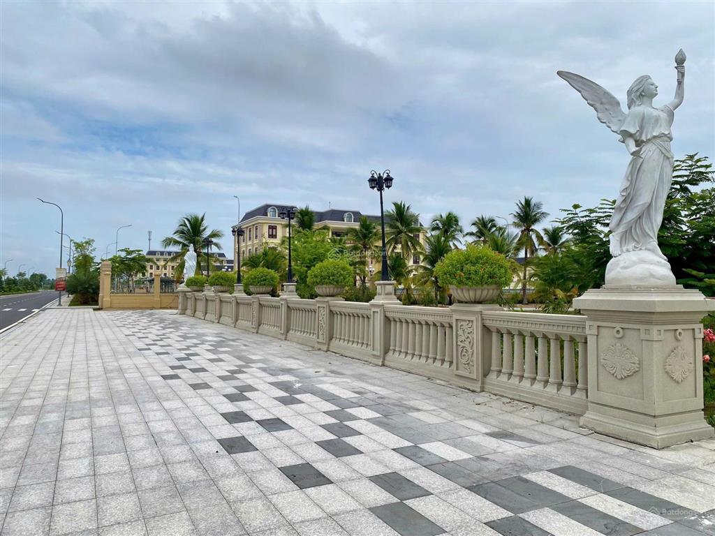 Chủ cần bán gấp lô góc vip b2. agora city thủ thừa