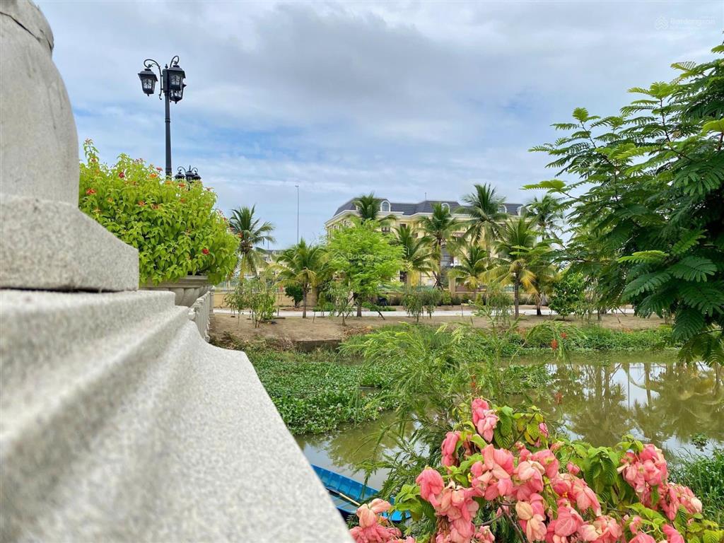Chủ cần bán gấp lô góc vip b2. agora city thủ thừa