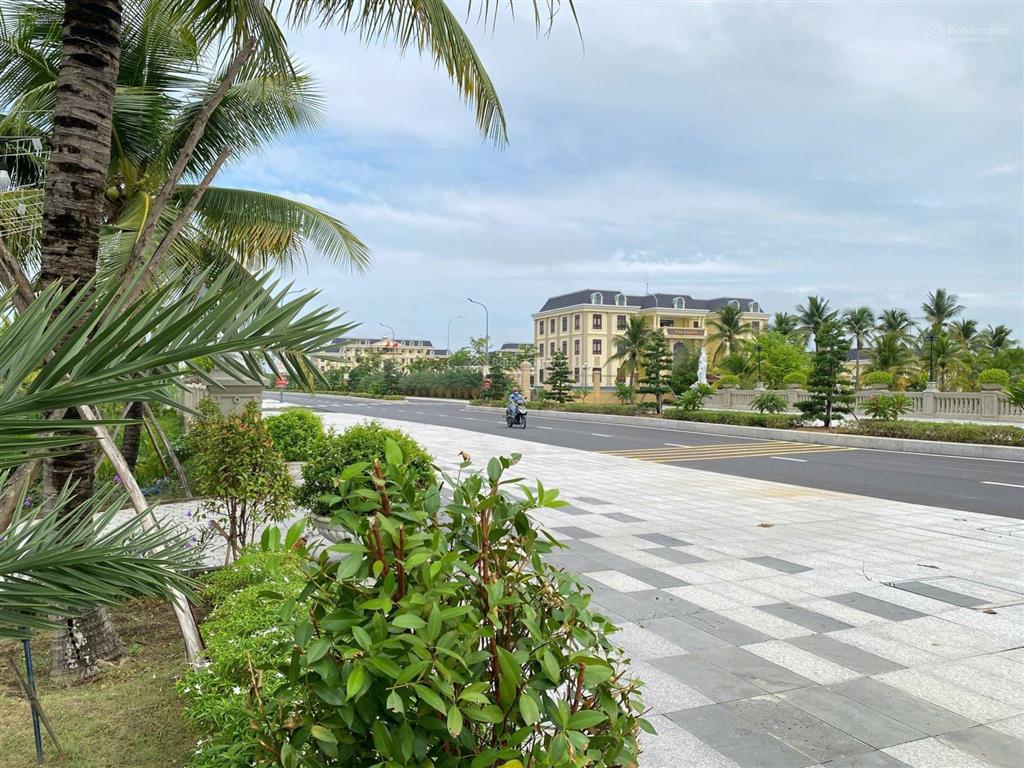 Chủ cần bán gấp lô góc vip b2. agora city thủ thừa