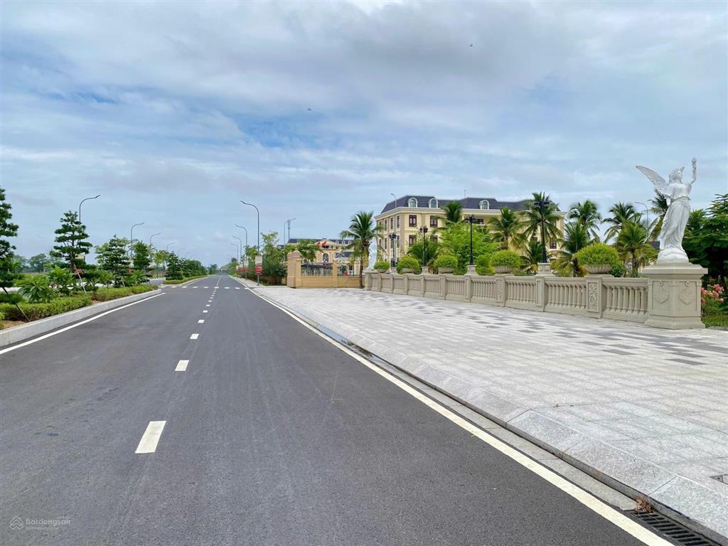 Chủ cần bán gấp lô góc vip b2. agora city thủ thừa