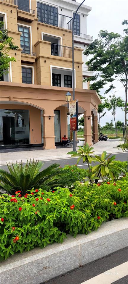 Chủ cần bán gấp lô góc vip b2. agora city thủ thừa