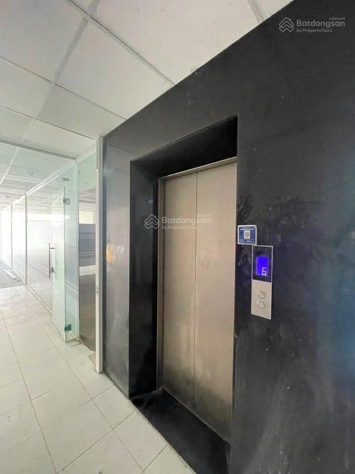 Cho thuê tòa nhà cách mạng tháng 8, q.3 hầm, lửng, 4 lầu, thang máy  130 triệu