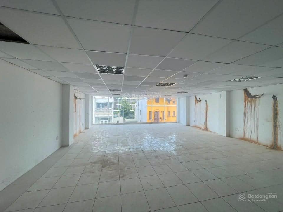 Cho thuê tòa nhà cách mạng tháng 8, q.3 hầm, lửng, 4 lầu, thang máy  130 triệu