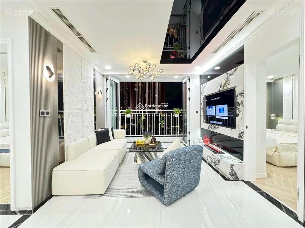 Bán căn hộ cc 3pn, 2wc, giá  4,9 tỷ, 105m2 tại oriental plaza 685 âu cơ, e  0906 247 ***