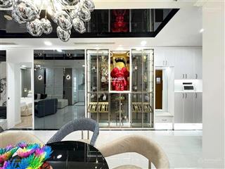 Bán căn hộ cc 3pn, 2wc, giá  4,9 tỷ, 105m2 tại oriental plaza 685 âu cơ, e  0906 247 ***