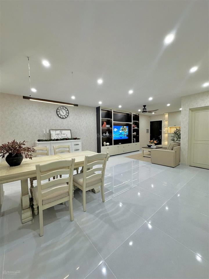 Cho thuê cc central garden, giá 14tr, 80m2, 2pn, 2wc, view đẹp, e 0906 247 ***