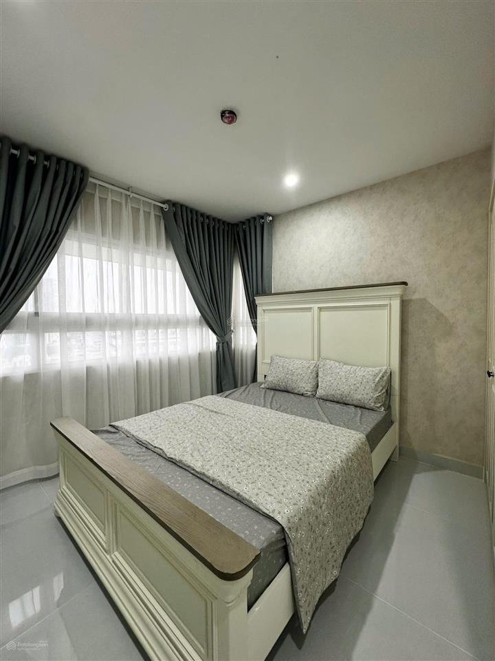 Cho thuê cc central garden, giá 14tr, 80m2, 2pn, 2wc, view đẹp, e 0906 247 ***