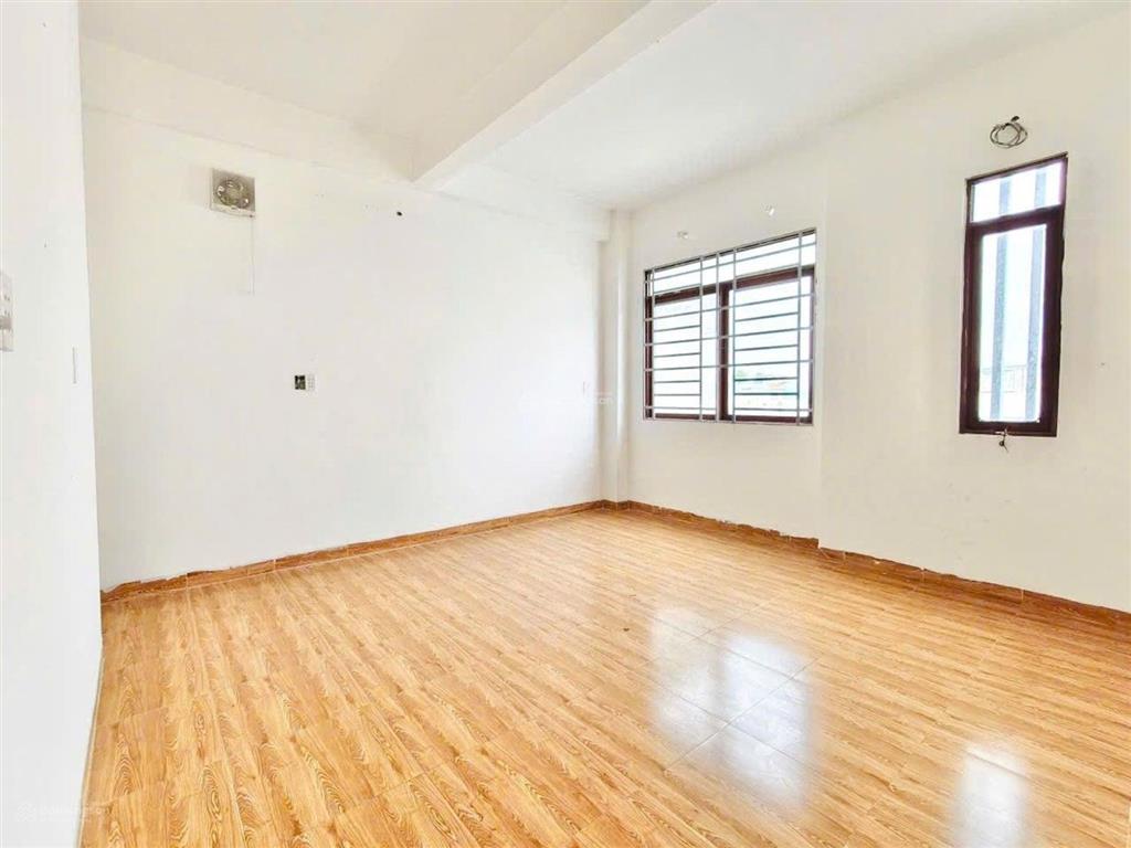 Bán nhà mặt tiền ( 3,4 m x 11,5 m x 3tầng )giá  nhỉnh 5 tỷ ,đường lạc long quân, phường 3