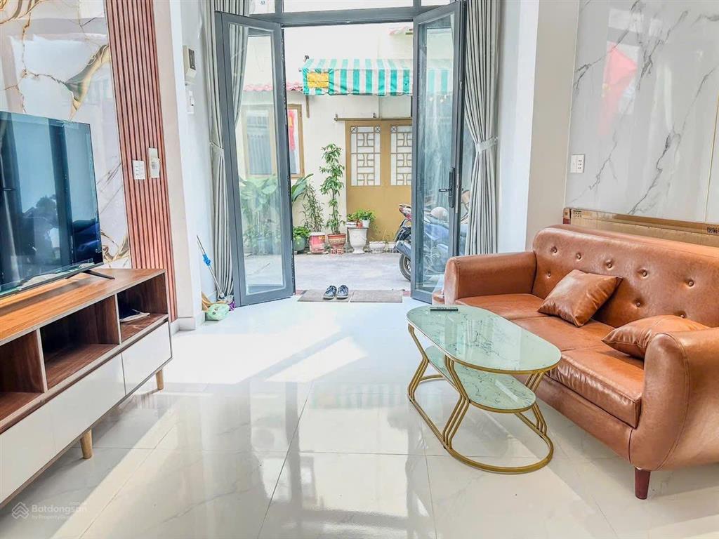 Bán nhà đẹp mặt tiền đường khu bàu cát, 3 tầng, 37m2, 3pn, 3wc, chỉ 5,6 tỷ ngay trường chinh