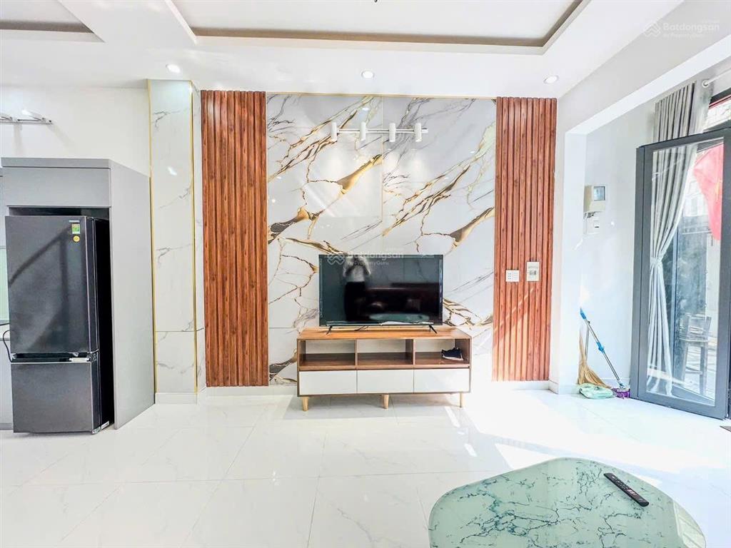 Bán nhà đẹp mặt tiền đường khu bàu cát, 3 tầng, 37m2, 3pn, 3wc, chỉ 5,6 tỷ ngay trường chinh