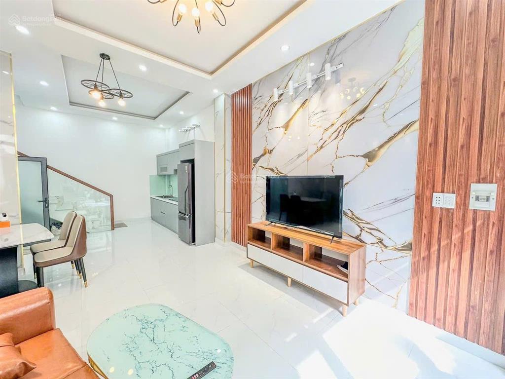 Bán nhà đẹp mặt tiền đường khu bàu cát, 3 tầng, 37m2, 3pn, 3wc, chỉ 5,6 tỷ ngay trường chinh