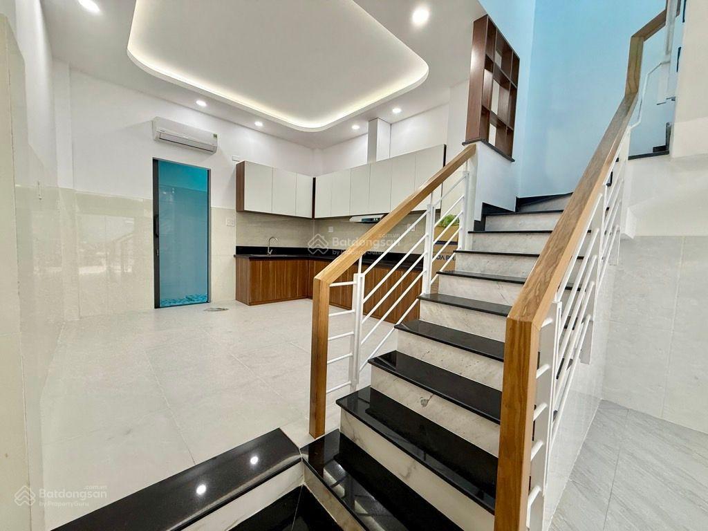 Nhà mới cạnh phạm văn đồng kế gigamall 77m2 đúng 6.8tỷ. có thể lên 4 tầng