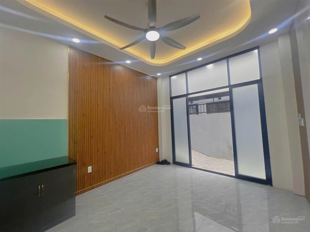 Nhà mới gđ nhỏ sổ vuông , ngã tư bình phước chợ đầu mối 2.5 tỷ