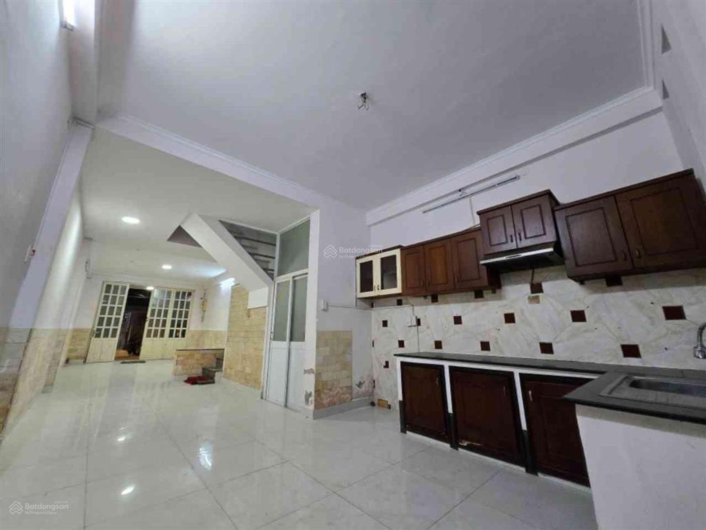 Hàng hiếm phạm văn đồng xe hơi đỗ cửa 3 tầng hoàn công đủ 6.2 tỷ ngay chợ hiệp bình mt kinh doanh