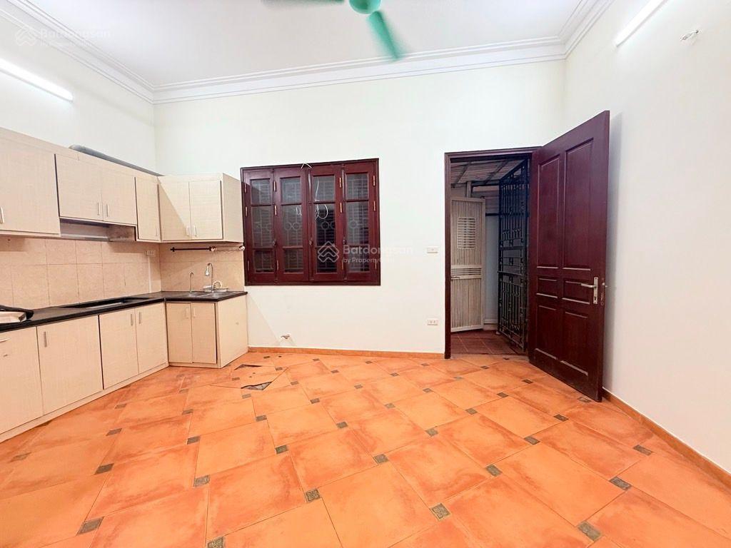 Chính chủ bán căn nhà cầu giấy, 60m, 4 tầng, phân lô, ô tô vào nhà, ô tô vòng quanh, vị trí cực đẹp