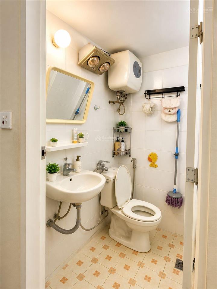 Nhà cầu giấy nhỏ xinh vừa tiền, 3 ngủ, 5 tầng, 7.9 tỷ, ngõ nông gần phố, 25m ra ô tô tránh, ở ngay