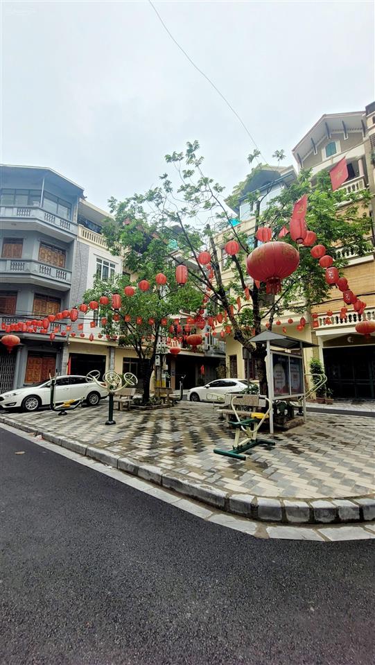 Bán siêu phẩm phân lô phố nghĩa đô cầu giấy, nhà dân xây ở cực sướng, vẫn mới. có ô chờ thang máy