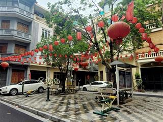 Bán siêu phẩm phân lô phố nghĩa đô cầu giấy, nhà dân xây ở cực sướng, vẫn mới. có ô chờ thang máy