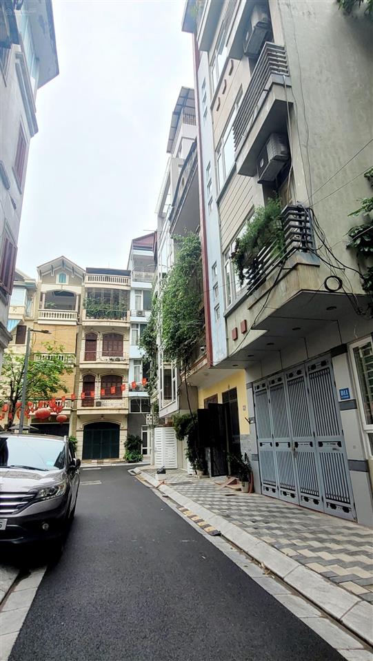 Bán siêu phẩm phân lô phố nghĩa đô cầu giấy, nhà dân xây ở cực sướng, vẫn mới. có ô chờ thang máy