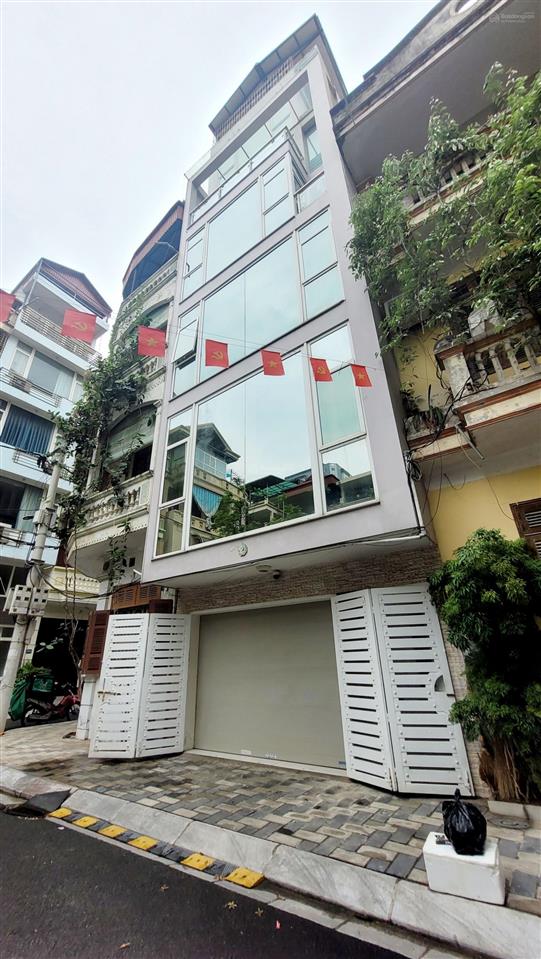 Bán siêu phẩm phân lô phố nghĩa đô cầu giấy, nhà dân xây ở cực sướng, vẫn mới. có ô chờ thang máy