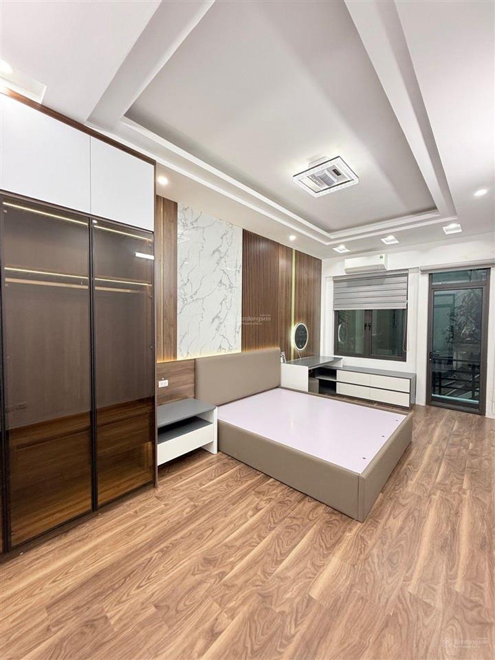 Chủ cần bán gấp nhà cầu giấy, 36m, 5 tầng, 9.6 tỷ, full nội thất, gần hồ điều hòa, vị trí tt