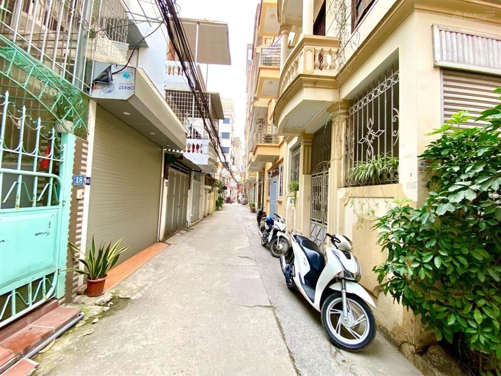 Lô góc 3 thoáng  quá hiếm  ô tô dừng đỗ ngày đêm  không qh  nhà kcbt cực kỳ chắc chắn