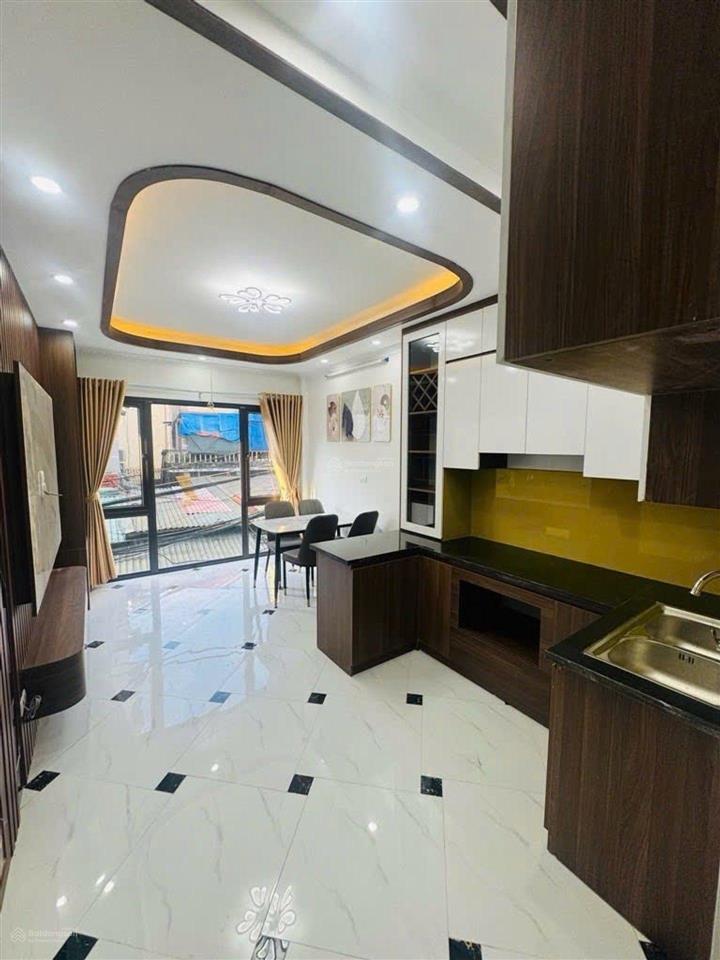 Bán nhà ngõ quận ủy cầu giấy  ở ngay  full đồ  40m  13,2 tỷ  6 tầng thang máy  sổ chính chủ