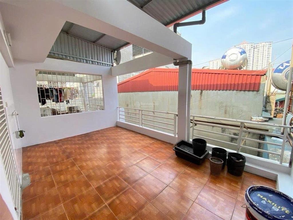 Phân khúc nhỏ tiền vị trí đẹp đang kinh doanh gần ô tô, 4 chỗ lùi cổng thông nguyễn khang, cầu giấy
