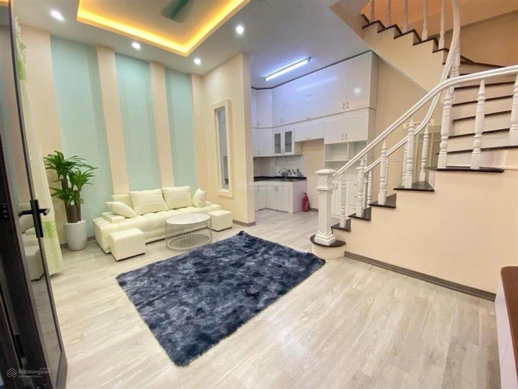 Phân khúc nhỏ tiền vị trí đẹp đang kinh doanh gần ô tô, 4 chỗ lùi cổng thông nguyễn khang, cầu giấy