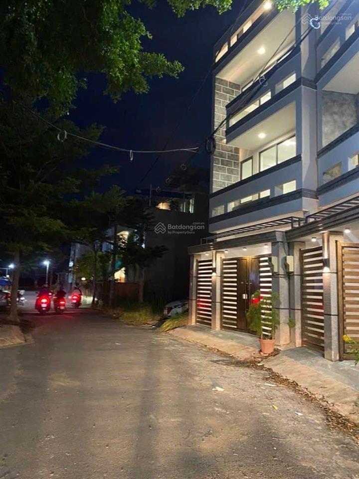 Hiệp phước  nhà bè, bán nhà 4 tầng mới đẹp lung linh 95m2, xe hơi đậu trong sân. giá 7,1 tỷ
