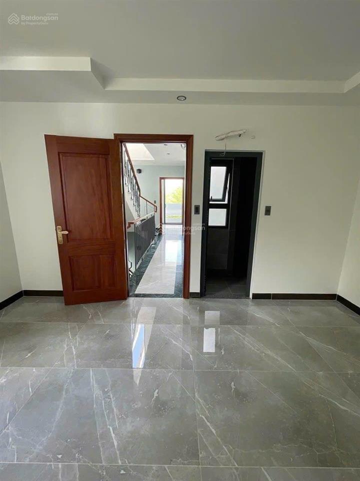 Hiệp phước  nhà bè, bán nhà 4 tầng mới đẹp lung linh 95m2, xe hơi đậu trong sân. giá 7,1 tỷ