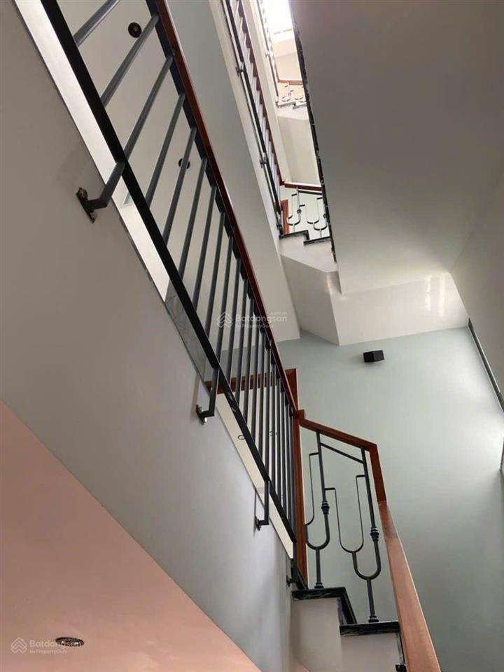 Hiệp phước  nhà bè, bán nhà 4 tầng mới đẹp lung linh 95m2, xe hơi đậu trong sân. giá 7,1 tỷ