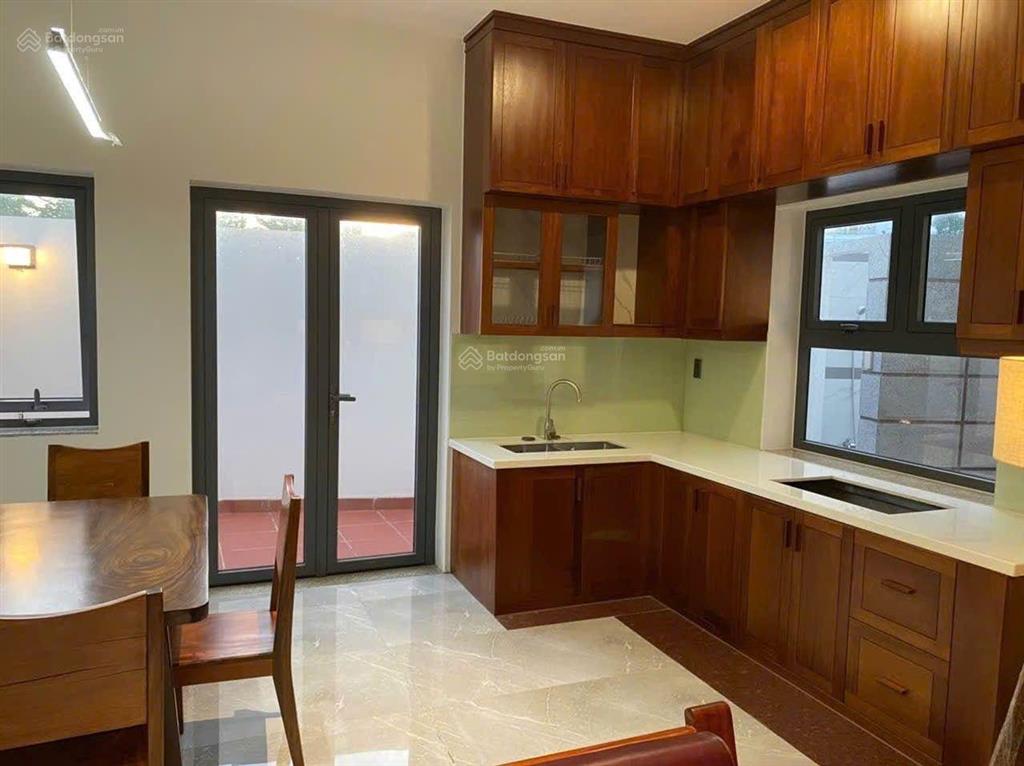 Hiệp phước  nhà bè, bán nhà 4 tầng mới đẹp lung linh 95m2, xe hơi đậu trong sân. giá 7,1 tỷ