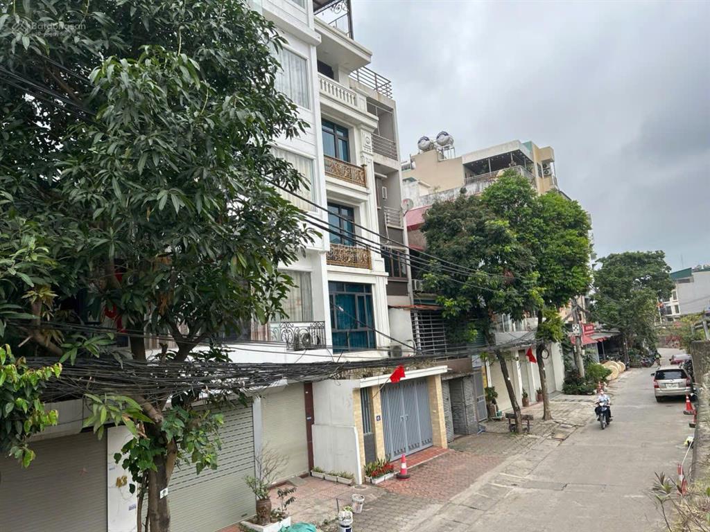 Bán gấp trong tuần nhà mặt phố an dương vương  tây hồ, dt 124m2, vị trí cực đẹp, giá nhỉnh 20 tỷ