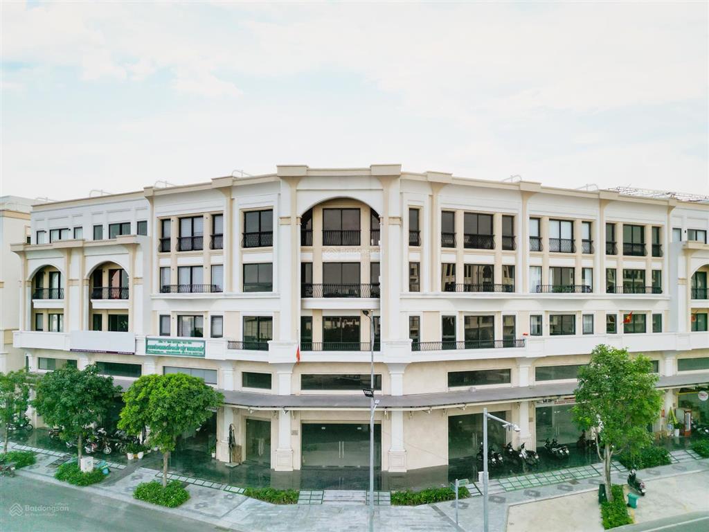 Góc 2 mặt tiền, ngang 25m số 1 đinh thị thi vạn phúc city  303,2m² đất, 1.064m² sàn, sổ hồng riêng