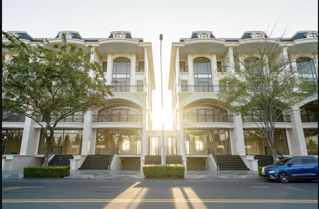 Bán shophouse mặt tiền 9m số 119 đường 18, vạn phúc city, 198m2 đường 18 view kênh, sổ hồng