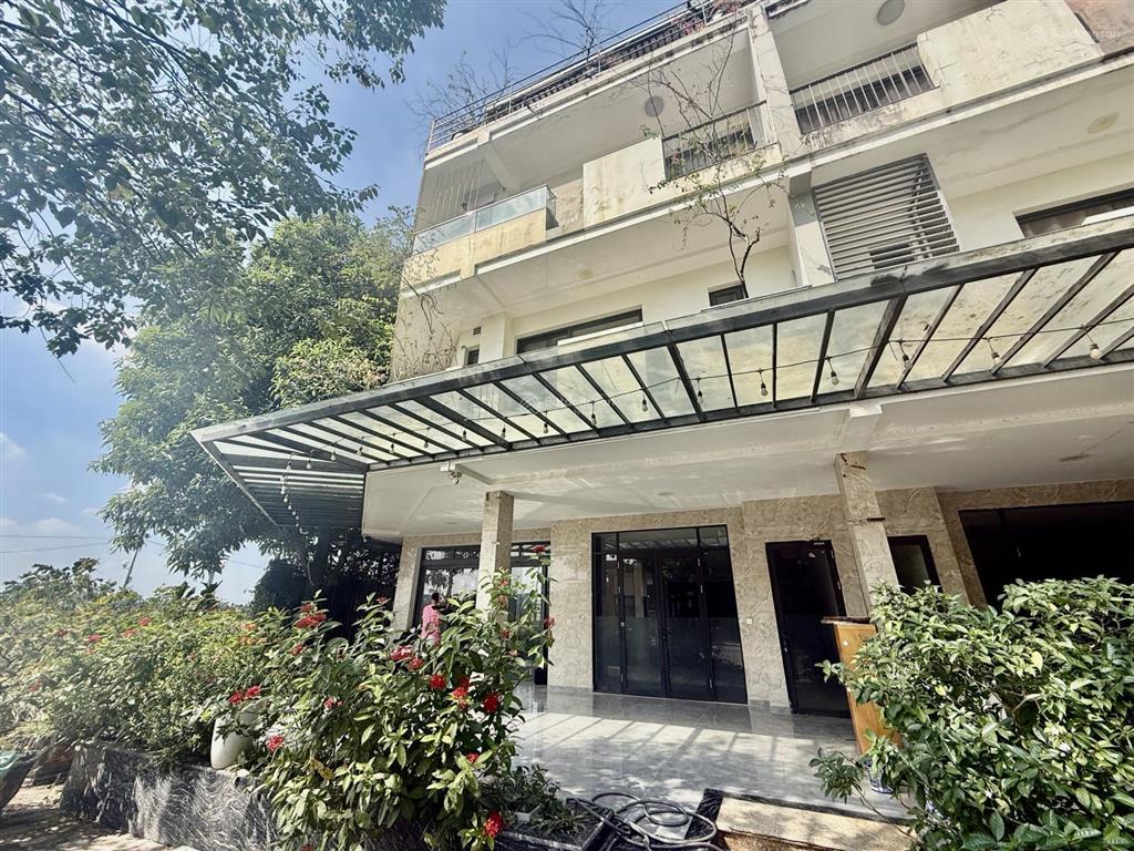 Cho thuê shophouse căn góc đập thông lk7 01,03 vinhomes thăng long giá tốt, 220m2, view đẹp