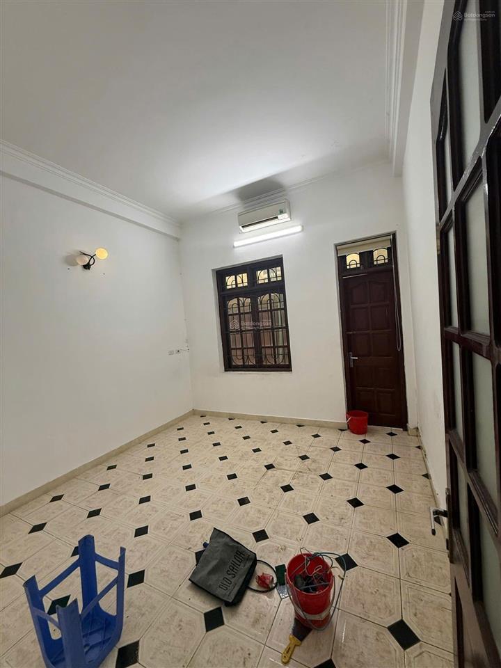 Cho thuê nhà lạc long quân 5 tầng 5 phòng ngủ view hồ tây kinh doanh, vp, ở gia đình giá tốt.