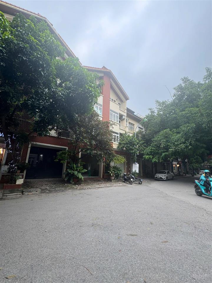 Cho thuê căn nhà ngay làng việt kiều châu âu 80m2 4t kinh doanh, văn phòngspashowroom long lanh