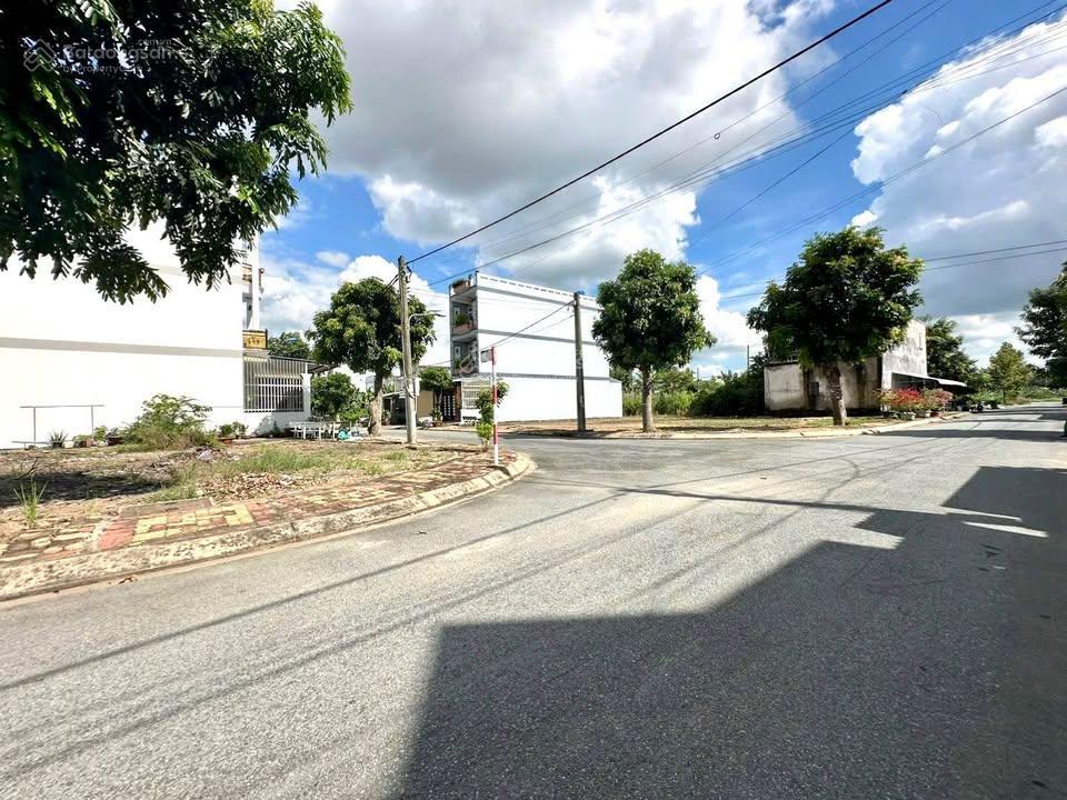 Sacombank phát mãi lô đất 8x20 sát bên hông chợ bình chánh. giá 820 triệu