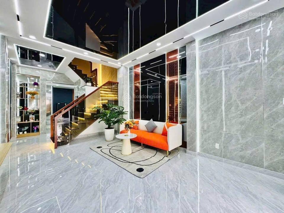 Bán nhà 2 lầu chợ đầu mối bình điền 6x20, cho thuê 25 triệu/tháng