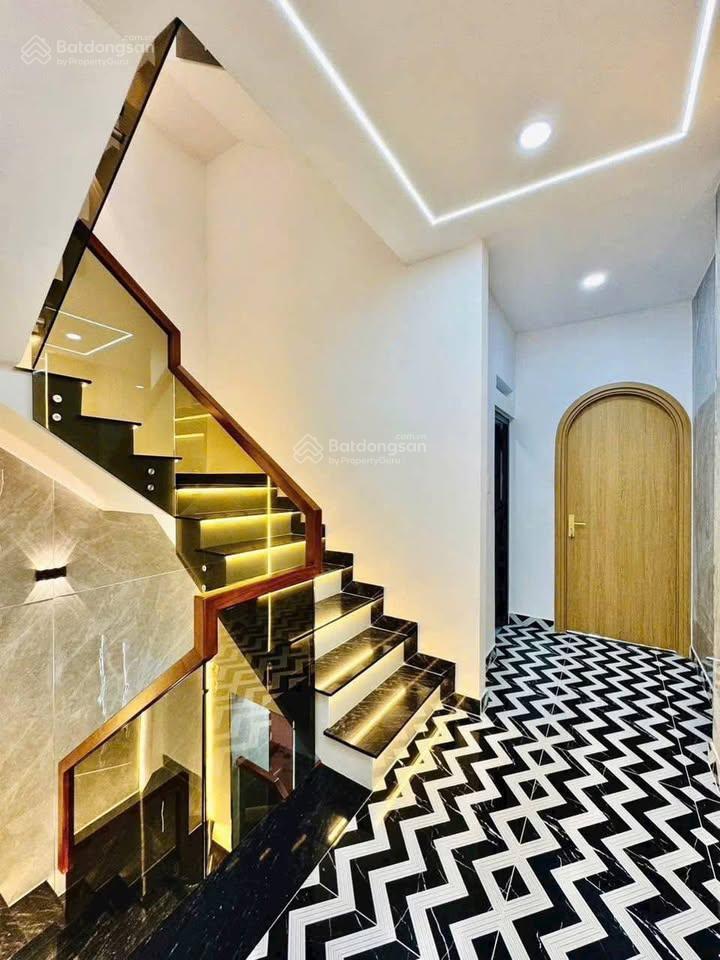 Bán nhà 2 lầu chợ đầu mối bình điền 6x20, cho thuê 25 triệu/tháng