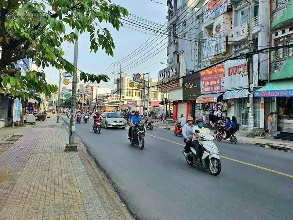 Bán nhà 2 lầu chợ đầu mối bình điền 6x20, cho thuê 25 triệu/tháng