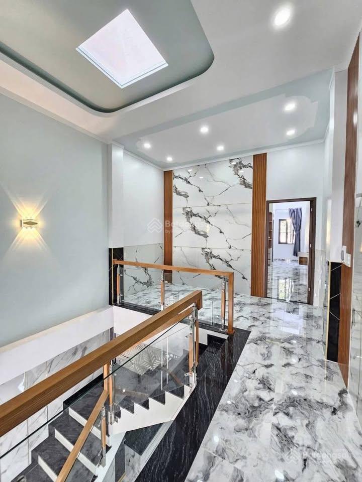 Chính chủ nhà 5,5x21m ngay chợ hưng long, 1 trệt 1 lầu, cho thuê 20 triệu/tháng